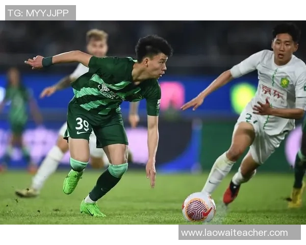 中国足球明星磊的成长之路与辉煌成就探秘